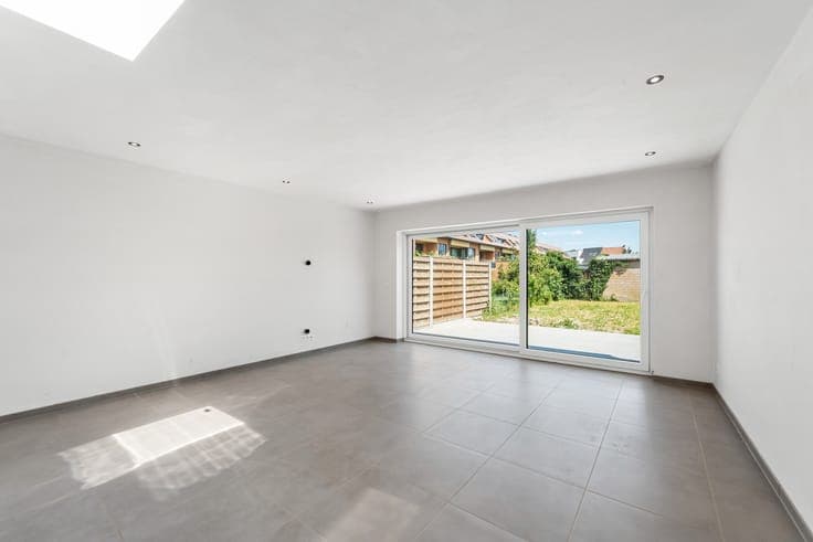 Instapklare, gerenoveerde woning met 4 slaapkamers vlakbi...