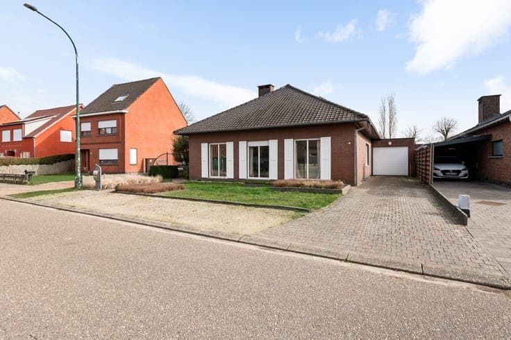 Charming single-storey villa on an impressive plot
