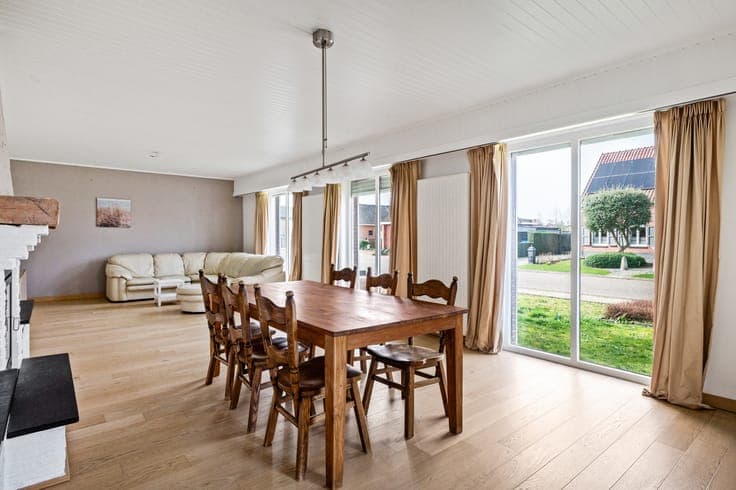 Charming single-storey villa on an impressive plot