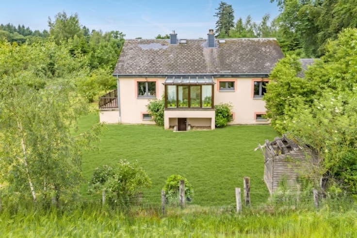 Charming Detached House in Léglise