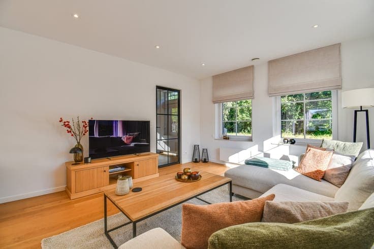 High-quality, energy-efficient family home with a sunny gard
