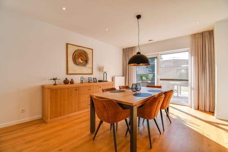 High-quality, energy-efficient family home with a sunny gard