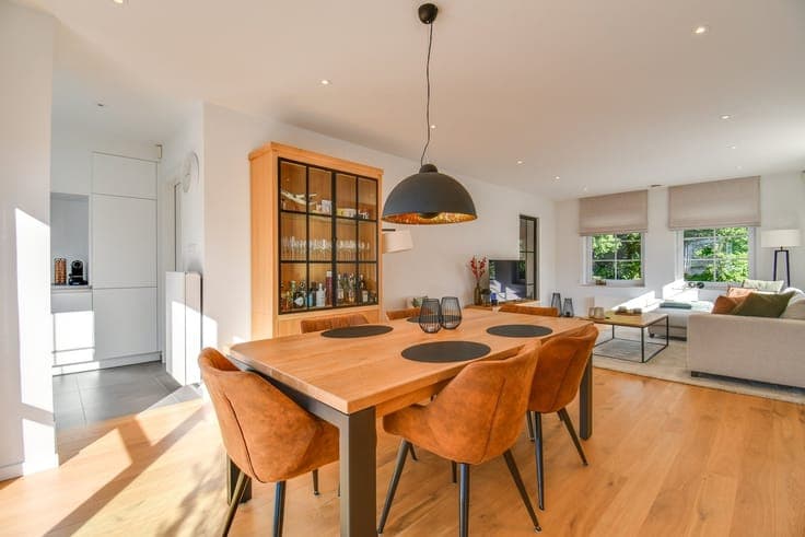 High-quality, energy-efficient family home with a sunny gard