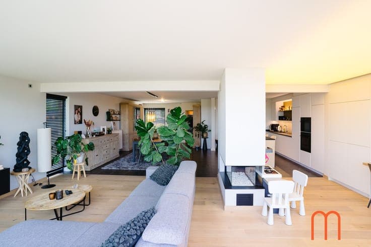 Move-in ready semi-detached home for sale in Zevekote (Gi...