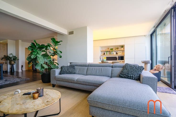 Move-in ready semi-detached home for sale in Zevekote (Gi...