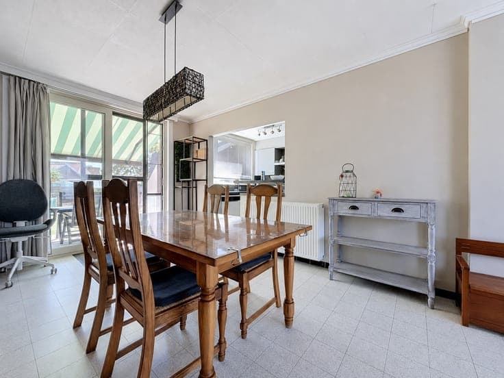 Half open woning