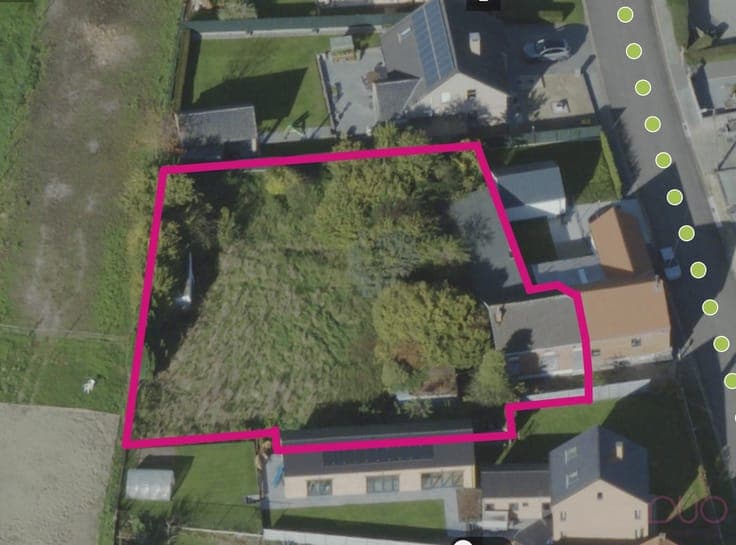 Totaal te renoveren woning op ruim perceel grond met prac...