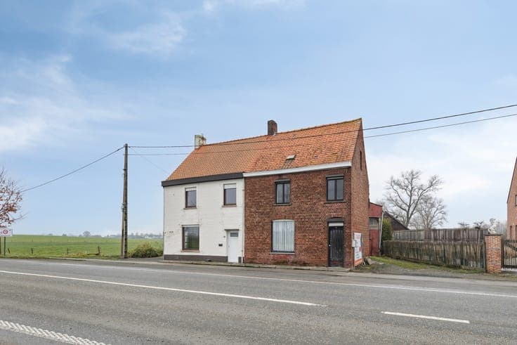 2 te renoveren / te slopen woningen met loods in Koekelar...