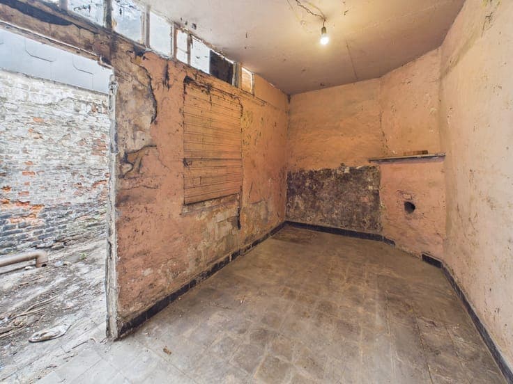 House for Renovation – 85 m² – 2 Bedrooms – Small Courtyard