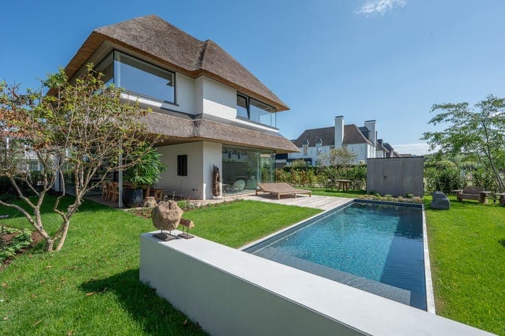 Luxurious detached villa in Knokke Duinenwater with a bea...