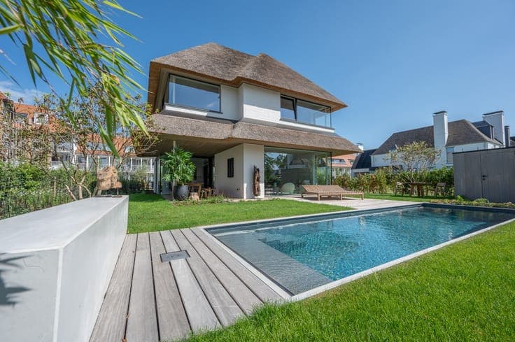 Luxurious detached villa in Knokke Duinenwater with a bea...