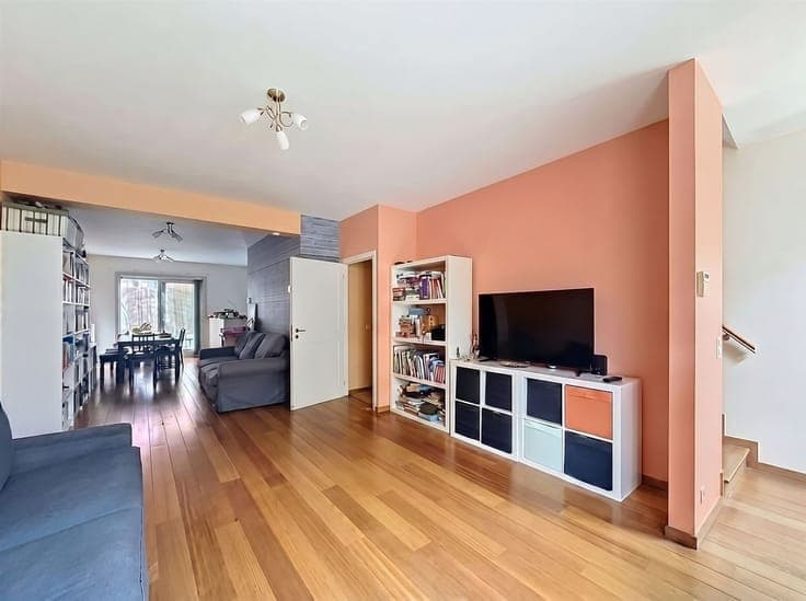 4 bedrooms, 3 beautiful terraces, and a large parking space