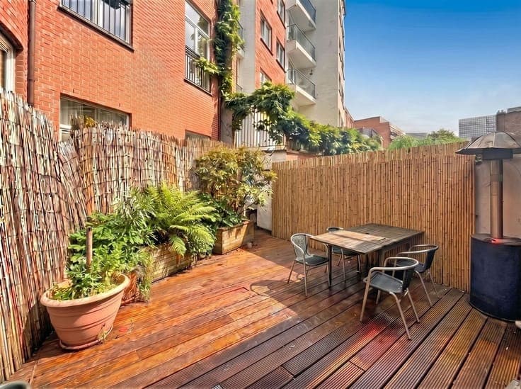 4 bedrooms, 3 beautiful terraces, and a large parking space