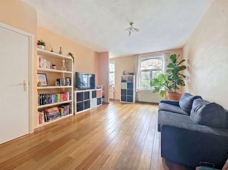 4 bedrooms, 3 beautiful terraces, and a large parking space