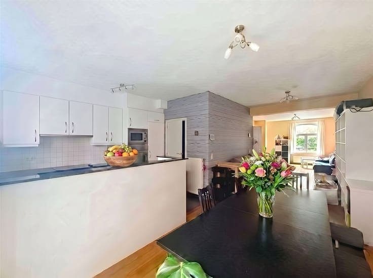 4 bedrooms, 3 beautiful terraces, and a large parking space