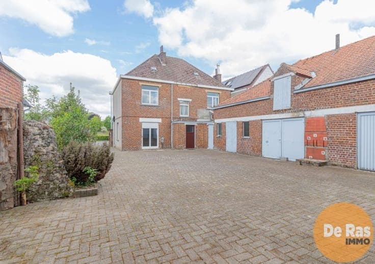 BURST - Te renoveren woning met tal van mogelijkheden