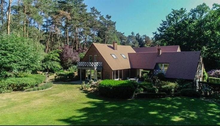 Exceptional 700m² Villa – Bercuit Golf & Indoor Pool