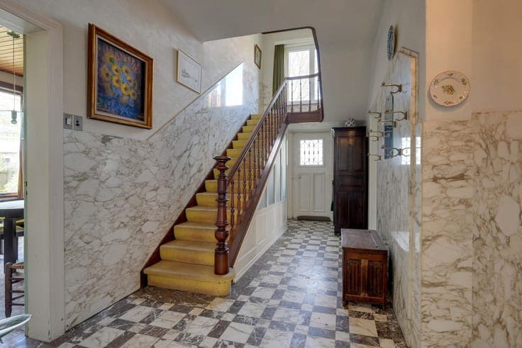 Authentic townhouse with 4 very spacious bedrooms