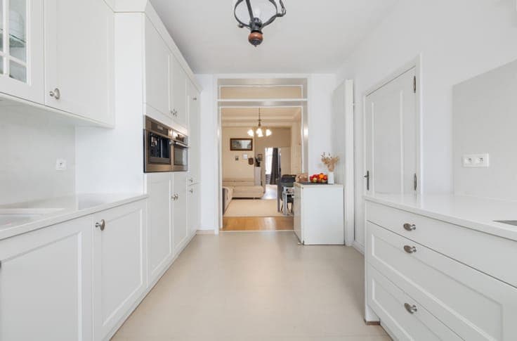 Investment building – 2 renovated units with garden & garage