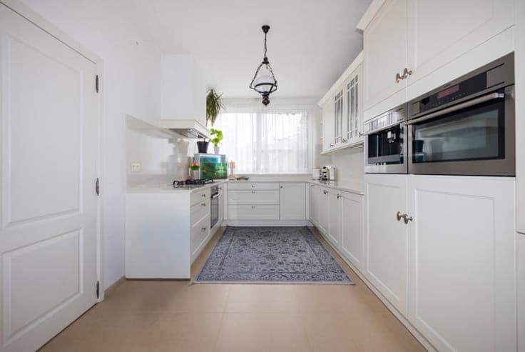 Investment building – 2 renovated units with garden & garage