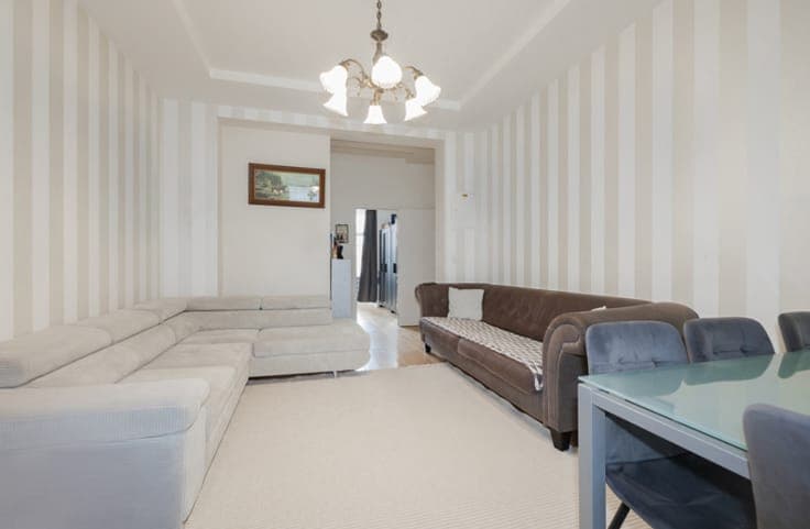 Investment building – 2 renovated units with garden & garage