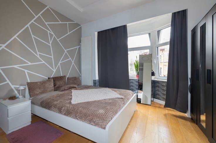 Investment building – 2 renovated units with garden & garage