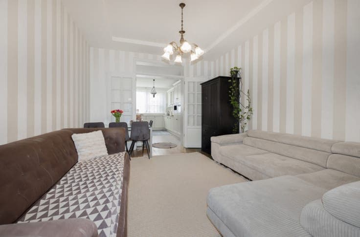 Investment building – 2 renovated units with garden & garage