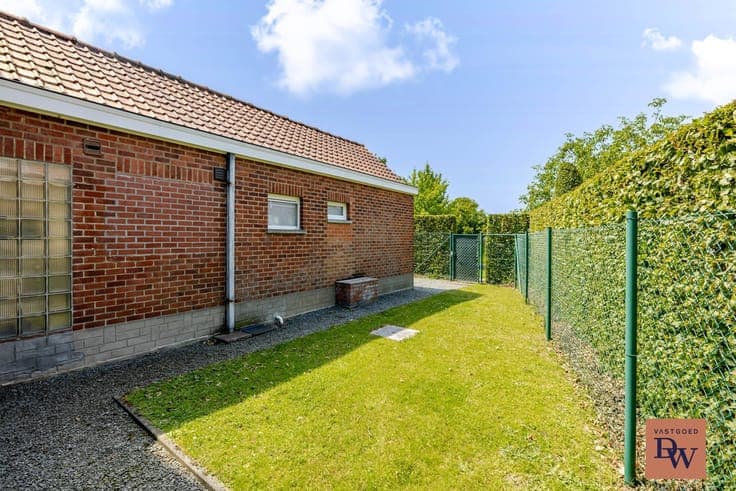 Ruime gezinswoning met 4 slaapkamers op een perceel van 6...