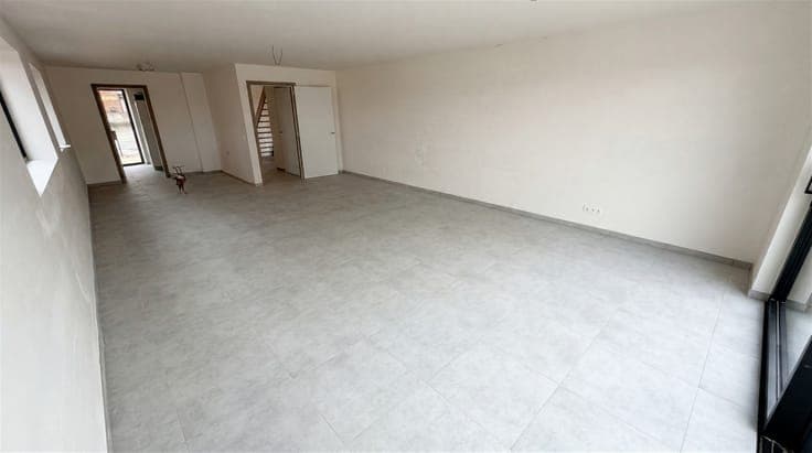 Turnkey new build home with 4 bedrooms, 2 bathrooms, and sun
