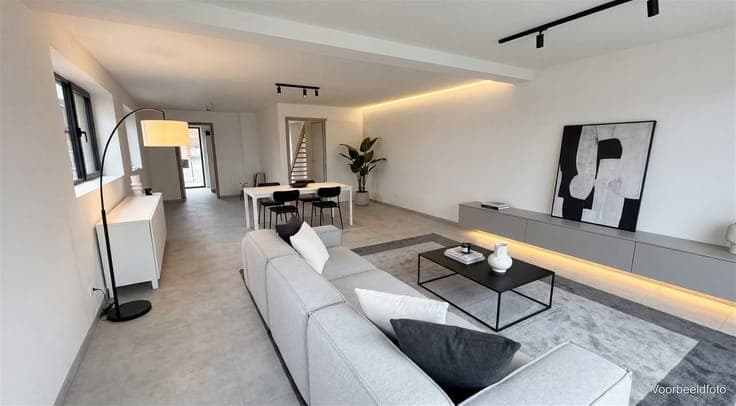 Turnkey new build home with 4 bedrooms, 2 bathrooms, and sun