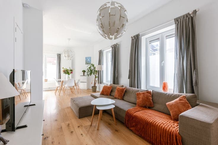 Move-in-ready 3-bedroom home near the G-S-P station