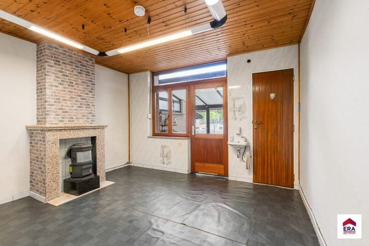 House to renovate in Jette with parking