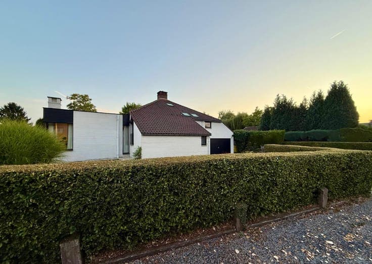 Architect-designed house with 4 bedrooms