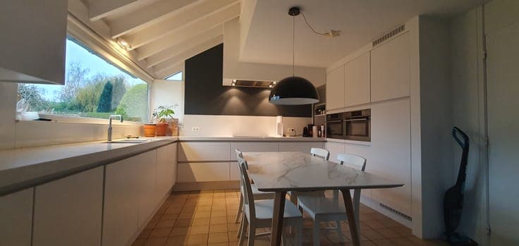 Architect-designed house with 4 bedrooms