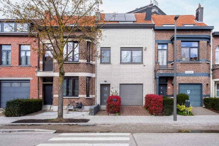 Uiterst ruime woning, veel lichtinval, mooie tuin, instap...