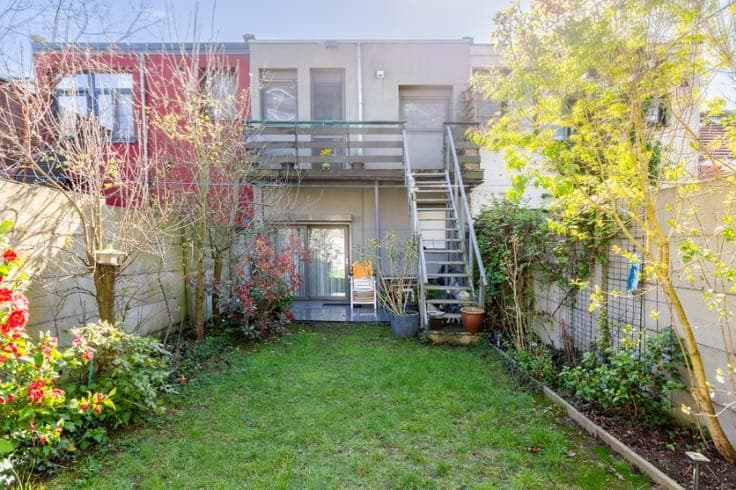 Uiterst ruime woning, veel lichtinval, mooie tuin, instap...
