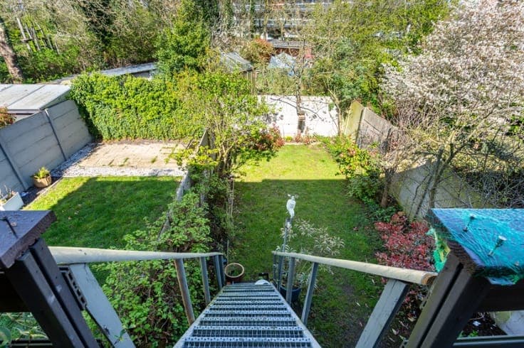 Uiterst ruime woning, veel lichtinval, mooie tuin, instap...