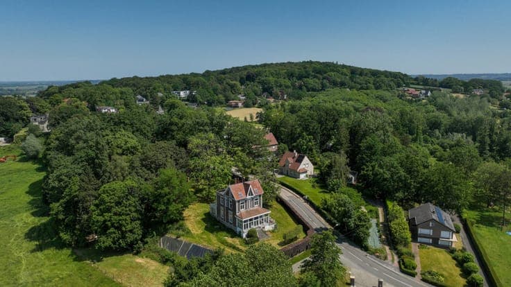 Charming house with beautiful views in Mont-de-l’Enclus