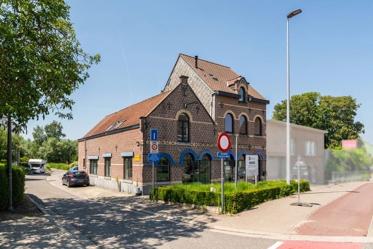 Spacious office property with potential