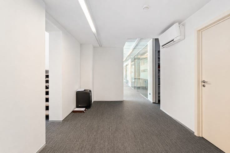 Spacious office property with potential
