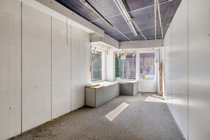 Opportunity in the heart of Overijse: shop + home