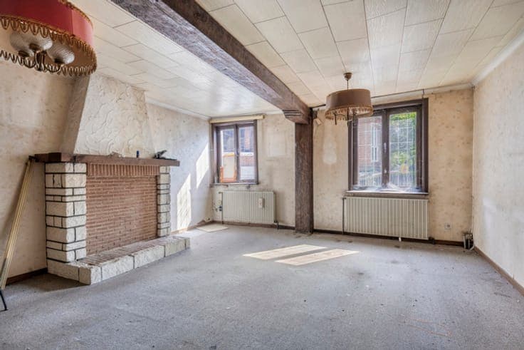 Opportunity in the heart of Overijse: shop + home