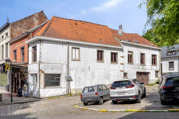 Opportunity in the heart of Overijse: shop + home