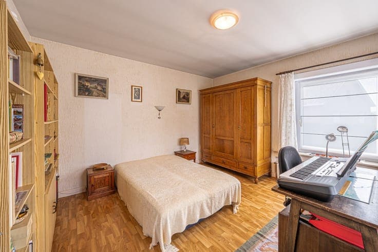 Spacious semi-detached house with 3 bedrooms, garage and so