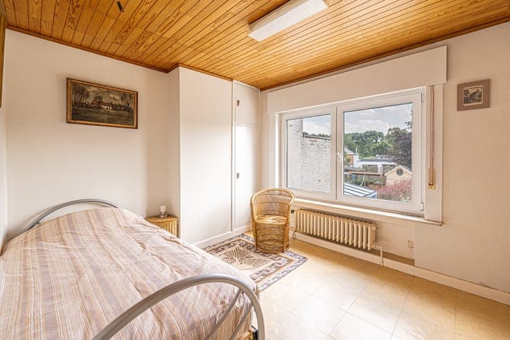 Spacious semi-detached house with 3 bedrooms, garage and so