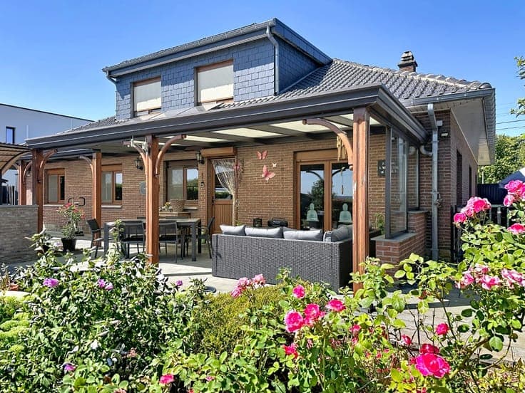 Spacious bungalow with a studio in Mons-Lez-Liège