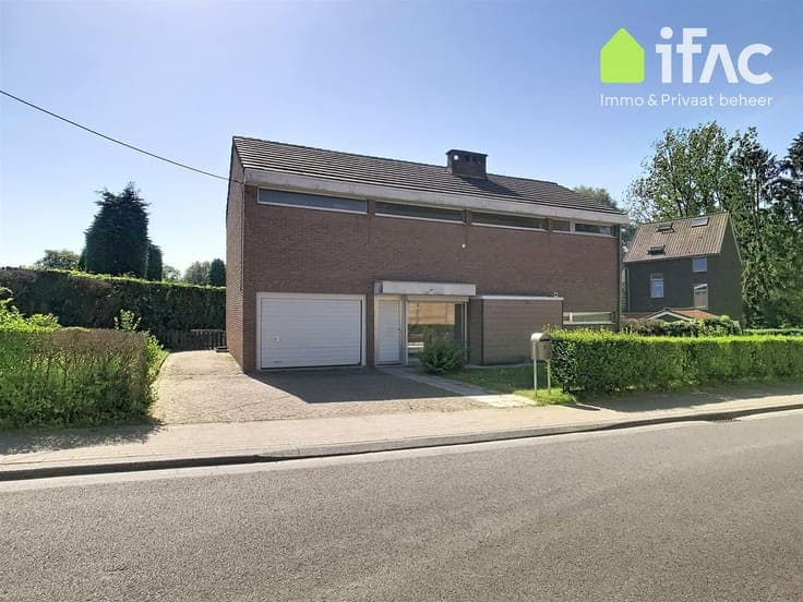 House with 4 bedrooms, garage and garden