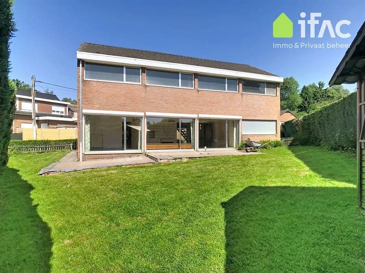 House with 4 bedrooms, garage and garden