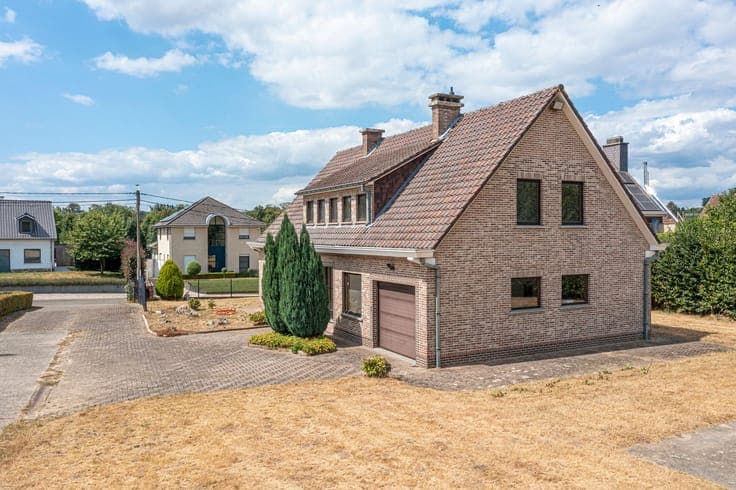 Move-in ready home on 50a with open views