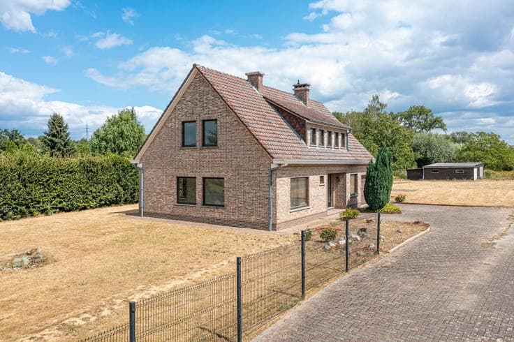Move-in ready home on 50a with open views